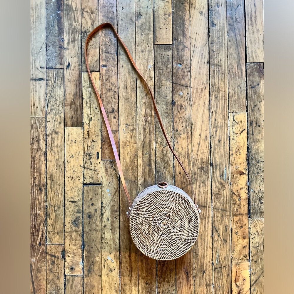 AMERII BROWN ROUND RATTAN BAG